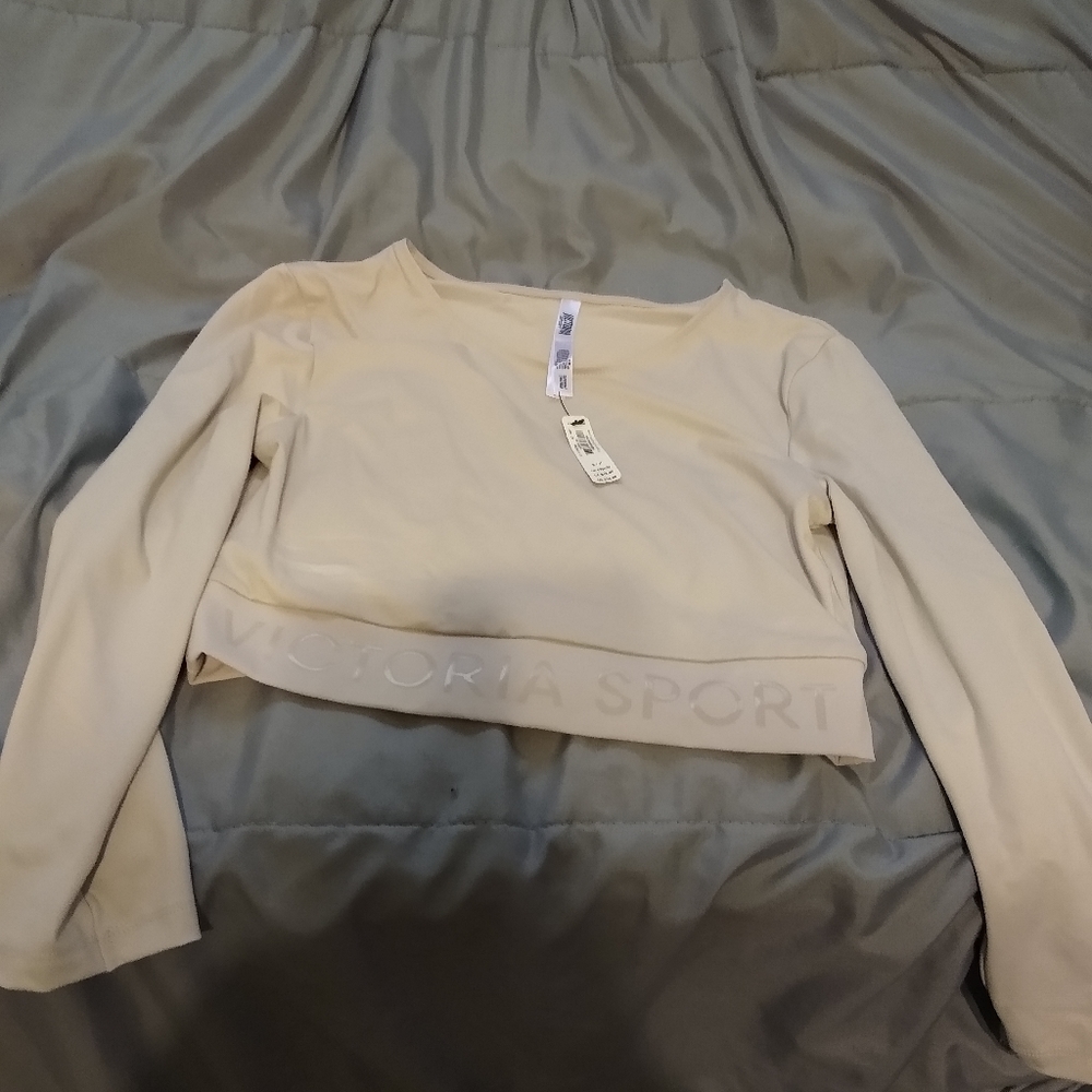 Workout long sleeve shirt.